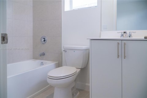 Townhouse in Miami, Florida 3 bedrooms № 1983640 - photo 20