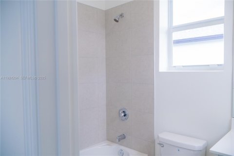 Townhouse in Miami, Florida 3 bedrooms № 1983640 - photo 23