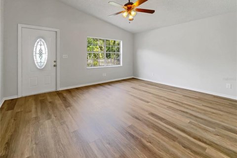 House in Kenneth City, Florida 3 bedrooms, 104.14 sq.m. № 1856062 - photo 4