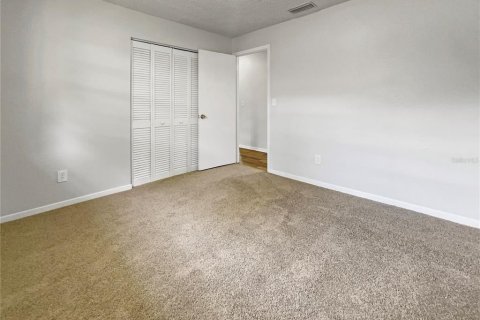 House in Kenneth City, Florida 3 bedrooms, 104.14 sq.m. № 1856062 - photo 6