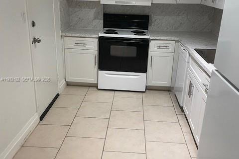 Снять в аренду кондоминиум в Бэл-Харбор, Флорида 1 спальня, 94.67м2, № 1990883 - фото 6