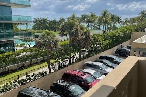 Снять в аренду кондоминиум в Бэл-Харбор, Флорида 1 спальня, 94.67м2, № 1990883 - фото 17