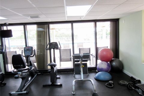 Снять в аренду кондоминиум в Бэл-Харбор, Флорида 1 спальня, 94.67м2, № 1990883 - фото 16