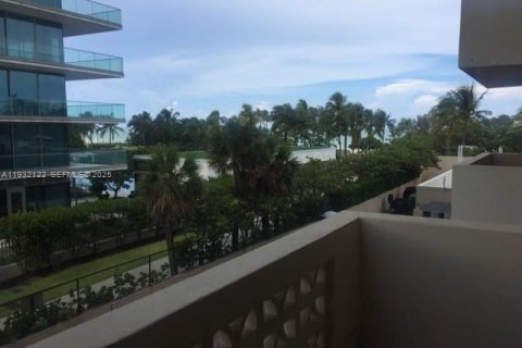 Снять в аренду кондоминиум в Бэл-Харбор, Флорида 1 спальня, 94.67м2, № 1990883 - фото 3