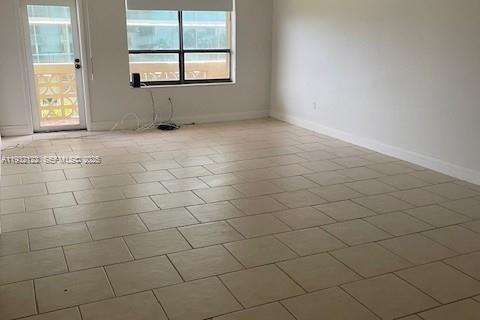 Снять в аренду кондоминиум в Бэл-Харбор, Флорида 1 спальня, 94.67м2, № 1990883 - фото 4