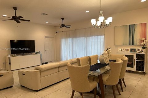 Villa ou maison à louer à Dania Beach, Floride: 3 chambres, 170.57 m2 № 1838711 - photo 2