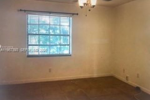 Condo in Sunrise, Florida, 2 bedrooms № 2153547 - photo 5