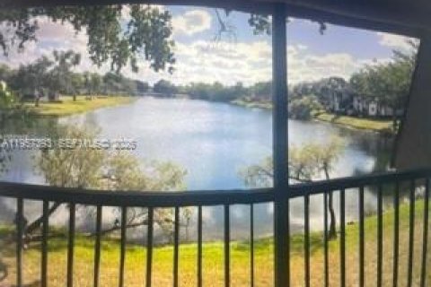Condo in Sunrise, Florida, 2 bedrooms № 2153547