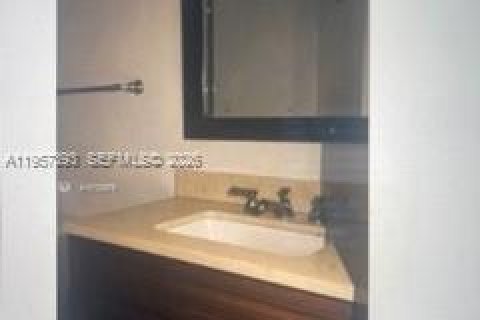 Condo in Sunrise, Florida, 2 bedrooms № 2153547 - photo 4