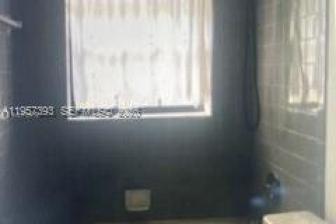 Condo in Sunrise, Florida, 2 bedrooms № 2153547 - photo 7