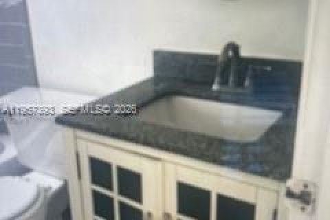Condo in Sunrise, Florida, 2 bedrooms № 2153547 - photo 6