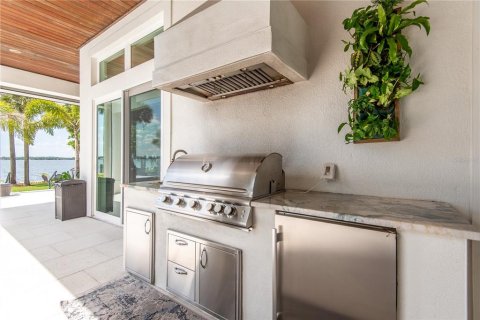 House in Merrit Island, Florida 4 bedrooms, 299.61 sq.m. № 1614482 - photo 9