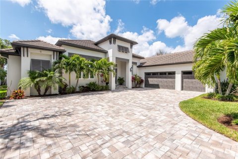 House in Merrit Island, Florida 4 bedrooms, 299.61 sq.m. № 1614482 - photo 11