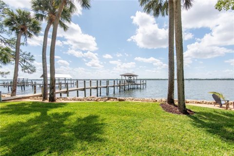 House in Merrit Island, Florida 4 bedrooms, 299.61 sq.m. № 1614482 - photo 3