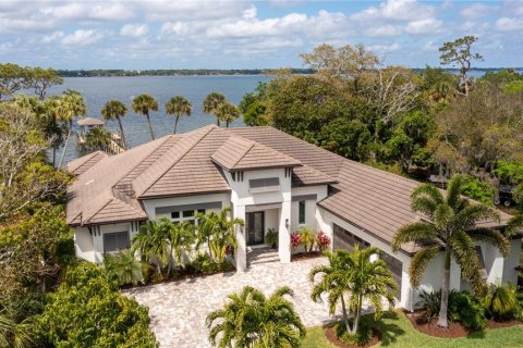 House in Merrit Island, Florida 4 bedrooms, 299.61 sq.m. № 1614482 - photo 1
