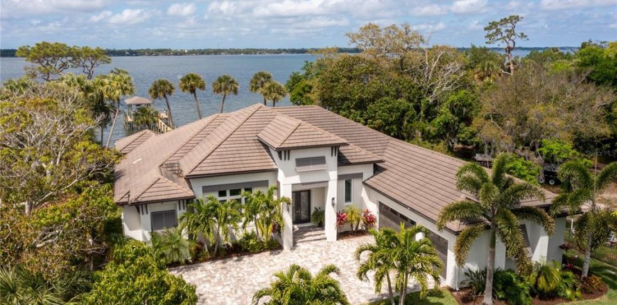 House in Merrit Island, Florida 4 bedrooms, 299.61 sq.m. № 1614482