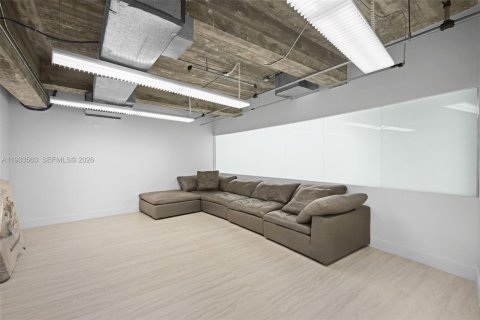 Commercial property in Miami Beach, Florida № 1996214 - photo 22