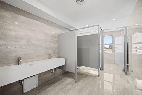 Commercial property in Miami Beach, Florida № 1996214 - photo 24