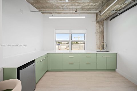 Commercial property in Miami Beach, Florida № 1996214 - photo 27