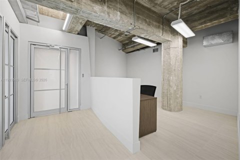 Commercial property in Miami Beach, Florida № 1996214 - photo 10