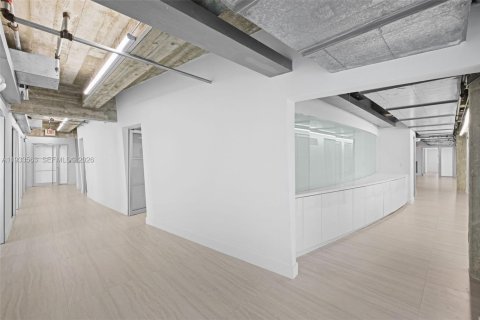 Commercial property in Miami Beach, Florida № 1996214 - photo 21