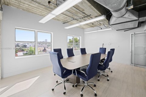 Commercial property in Miami Beach, Florida № 1996214 - photo 14