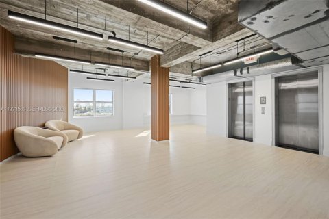 Commercial property in Miami Beach, Florida № 1996214 - photo 7