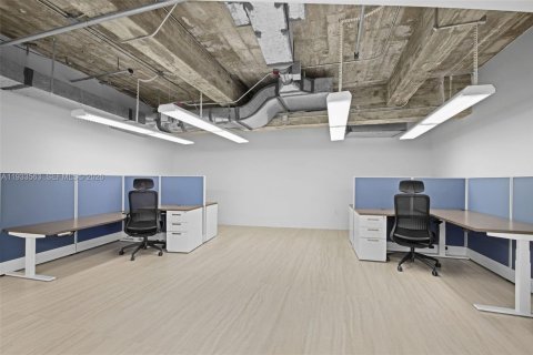 Commercial property in Miami Beach, Florida № 1996214 - photo 17