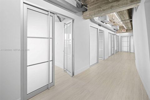 Commercial property in Miami Beach, Florida № 1996214 - photo 19