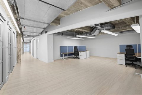 Commercial property in Miami Beach, Florida № 1996214 - photo 16