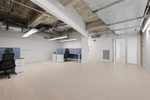 Commercial property in Miami Beach, Florida № 1996214 - photo 18