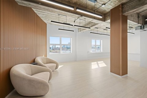 Commercial property in Miami Beach, Florida № 1996214 - photo 6