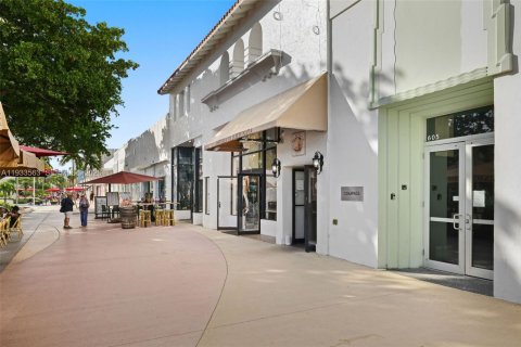 Commercial property in Miami Beach, Florida № 1996214 - photo 30