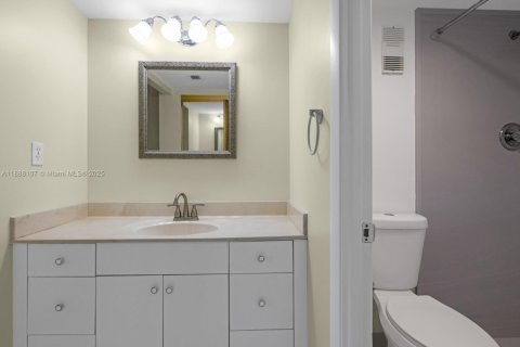 Condo in Pembroke Pines, Florida, 2 bedrooms  № 1941543 - photo 22