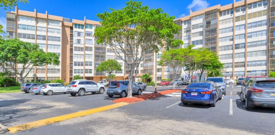 Condo in Pembroke Pines, Florida, 2 bedrooms  № 1941543