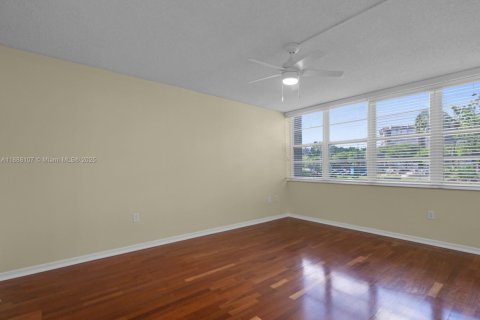Copropriété à louer à Pembroke Pines, Floride: 2 chambres, 104.05 m2 № 1941543 - photo 18