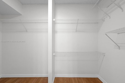 Condo in Pembroke Pines, Florida, 2 bedrooms  № 1941543 - photo 23