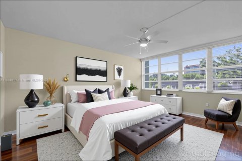 Condo in Pembroke Pines, Florida, 2 bedrooms  № 1941543 - photo 17