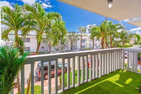 Studio à Condo à Miami Beach, Floride  № 2029419