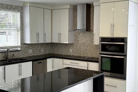 Touwnhouse à louer à Miami, Floride: 3 chambres, 171.68 m2 № 1927448 - photo 12