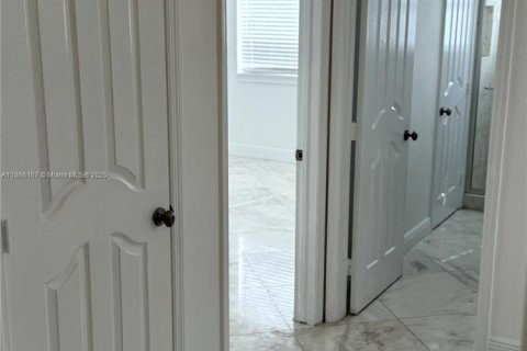 Touwnhouse à louer à Miami, Floride: 3 chambres, 171.68 m2 № 1927448 - photo 23