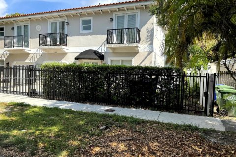 Touwnhouse à louer à Miami, Floride: 3 chambres, 171.68 m2 № 1927448 - photo 4