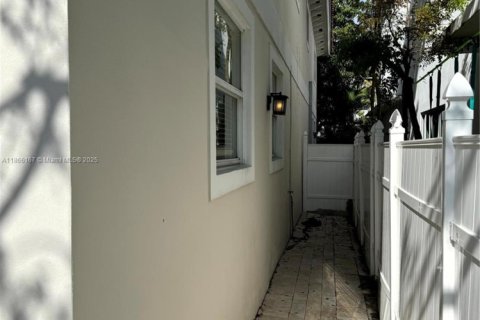 Touwnhouse à louer à Miami, Floride: 3 chambres, 171.68 m2 № 1927448 - photo 9