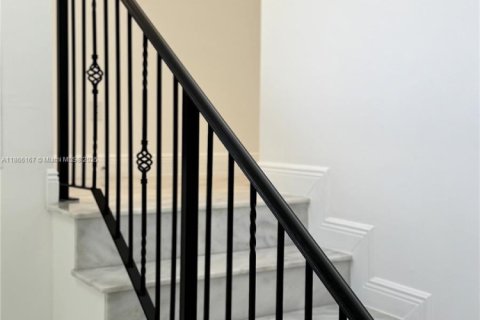 Touwnhouse à louer à Miami, Floride: 3 chambres, 171.68 m2 № 1927448 - photo 22