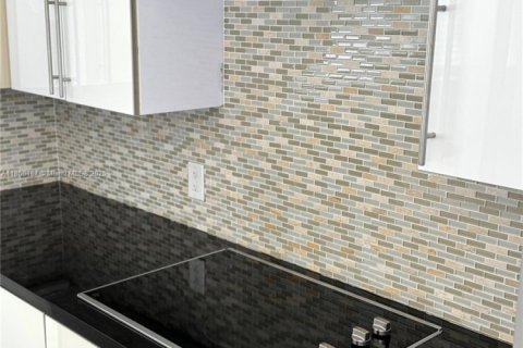 Touwnhouse à louer à Miami, Floride: 3 chambres, 171.68 m2 № 1927448 - photo 15