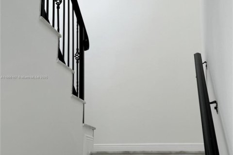 Touwnhouse à louer à Miami, Floride: 3 chambres, 171.68 m2 № 1927448 - photo 21