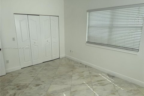 Touwnhouse à louer à Miami, Floride: 3 chambres, 171.68 m2 № 1927448 - photo 24