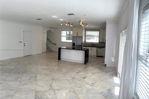 Touwnhouse à louer à Miami, Floride: 3 chambres, 171.68 m2 № 1927448 - photo 11