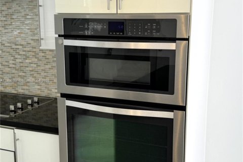 Touwnhouse à louer à Miami, Floride: 3 chambres, 171.68 m2 № 1927448 - photo 14