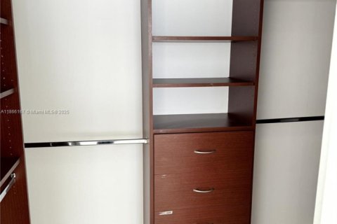 Touwnhouse à louer à Miami, Floride: 3 chambres, 171.68 m2 № 1927448 - photo 25